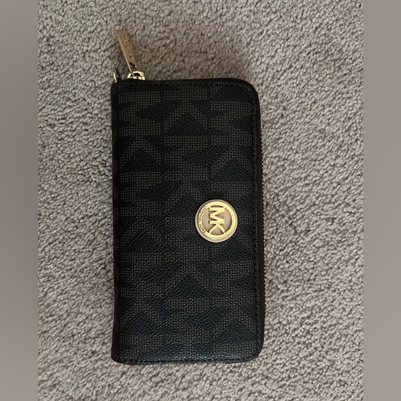 Michael Kors Brown Large Jet Set Tote and Matching Wallet Great Condition! - Picture 4 of 11